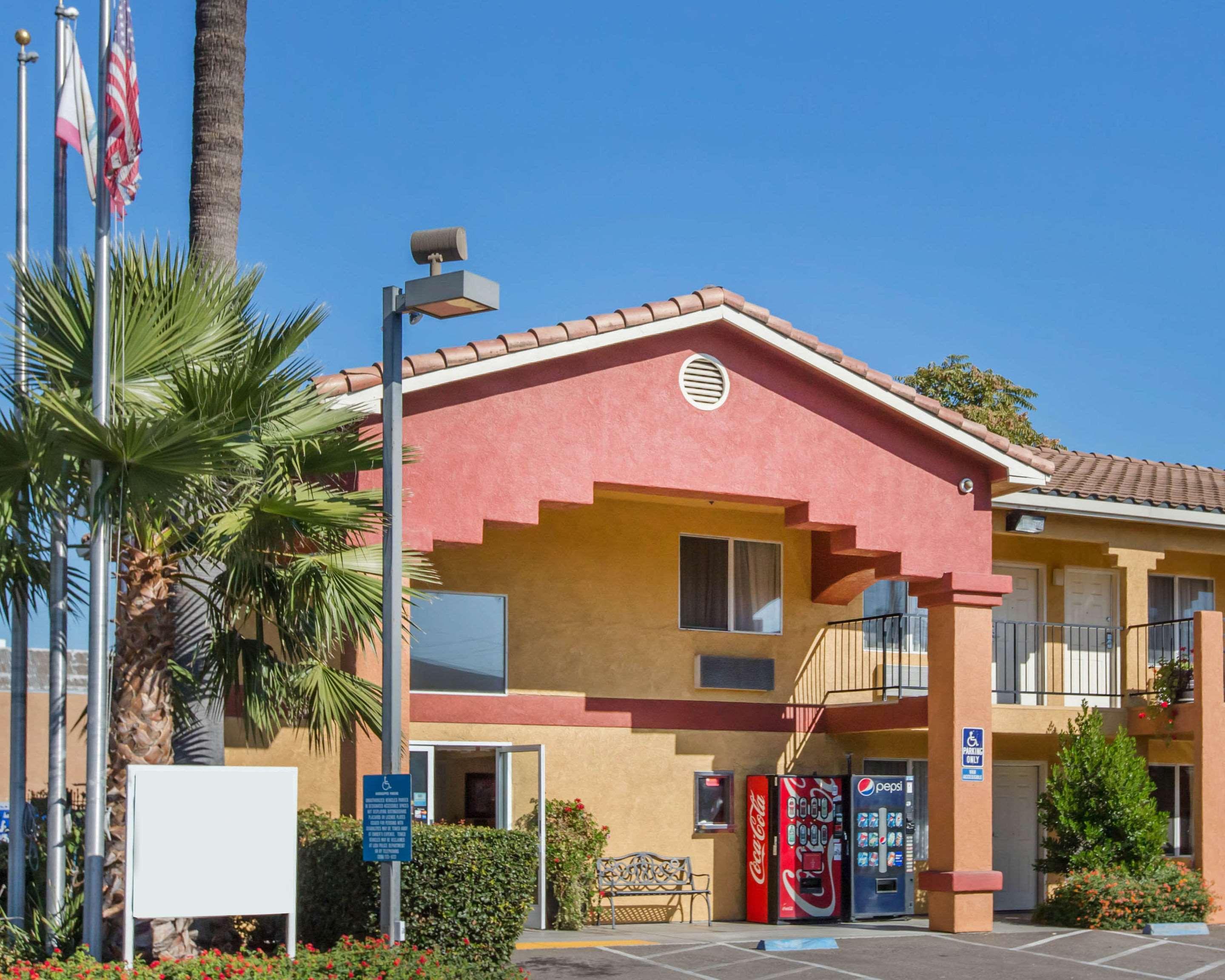 Econo Lodge Inn & Suites Lodi - Wine Country Area Eksteriør bilde